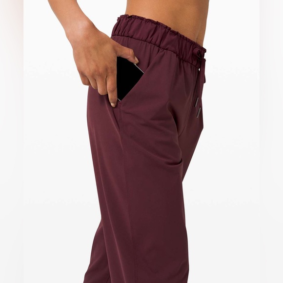 Lululemon Keep Moving Pant
Cassis size 8 - Picture 4 of 8